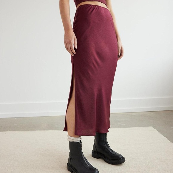 American Eagle x Maddie & Kenzie Ziegler Top & Skirt Set - Picture 8 of 8